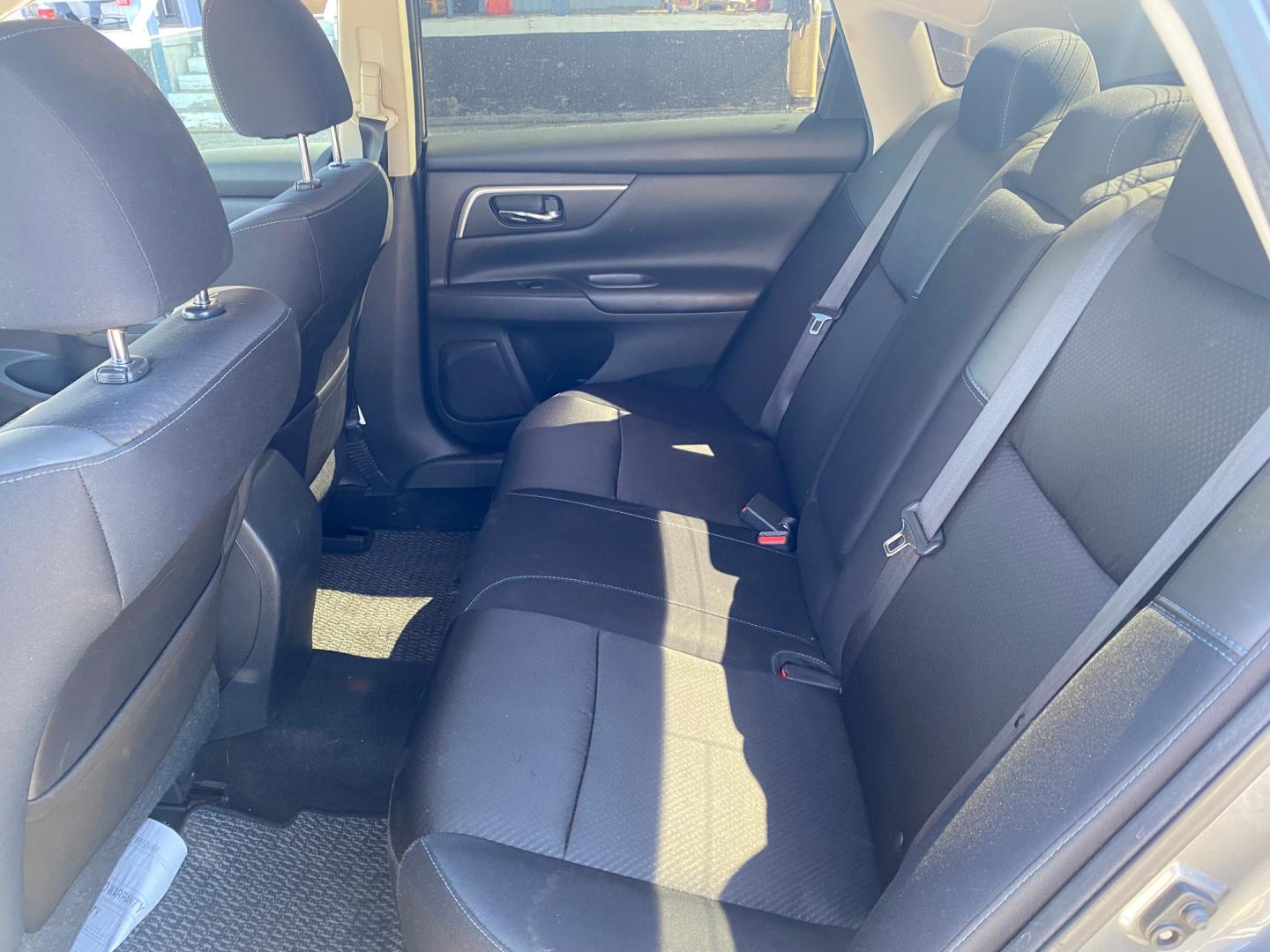 2017 Nissan Altima 2.5 S (1N4AL3APXHC) with an 2.5L L4 DOHC 16V engine, CVT transmission, located at 44356 Date Ave., Lancaster, CA, 93534, (661) 945-6555, 34.688919, -118.139374 - Photo#4